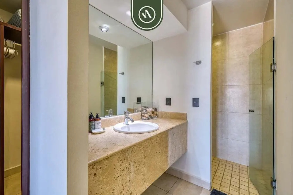 Oceanfron 4 BR Condo - Beach - Wyndham Pool