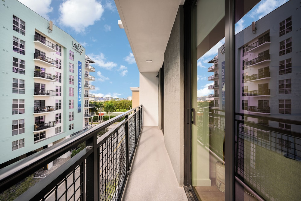 Sense28 Edgewater, an AvantStay Hotel