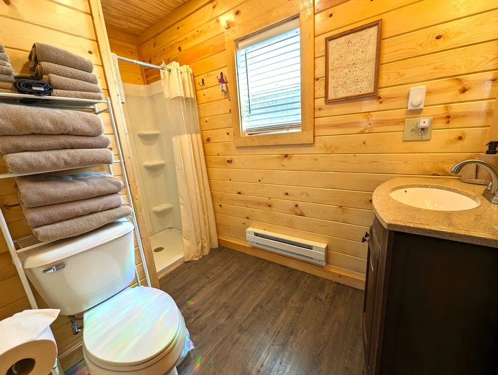 Yellowstones Treasure Cabins