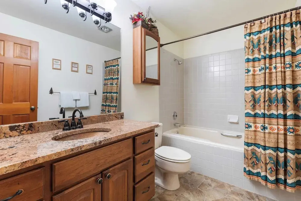 Riverside Condos B101 by Avantstay Condo Close To Downtown, Town Park & Ski Lift #8