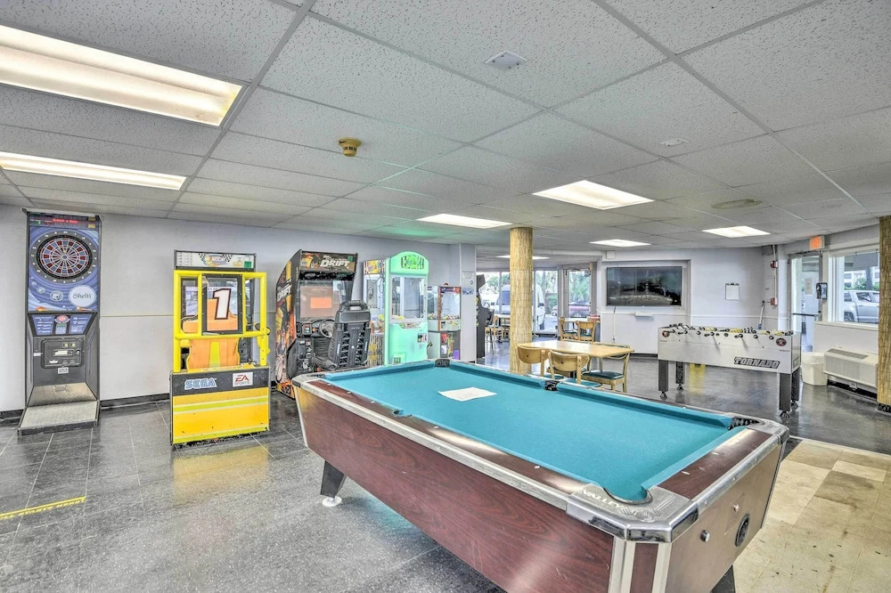 Beachfront Studio w/ Community Indoor Pool!