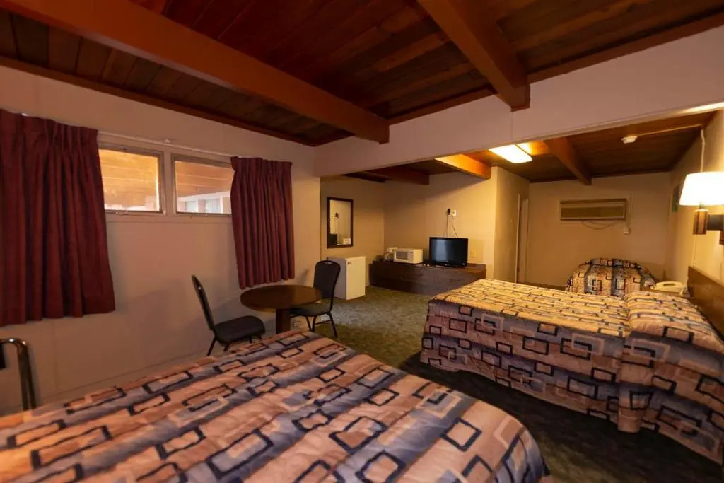 Cedar Inn
