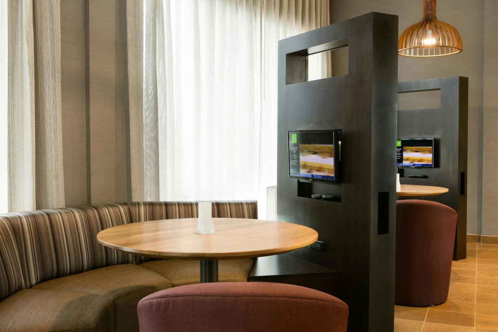 Courtyard by Marriott Omaha Bellevue at Beardmore Event Center