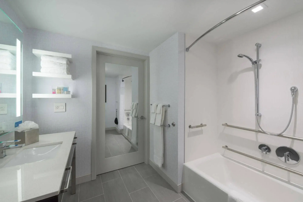 Hampton Inn & Suites-Worcester, MA