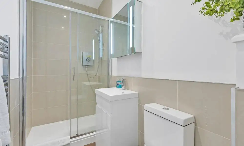 City Heights One Bedroom Modern apt 100 Metres From Seafront