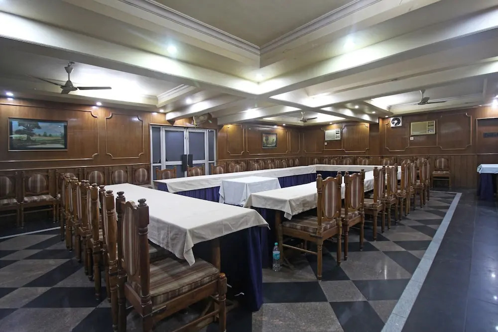OYO 5047 Hotel President