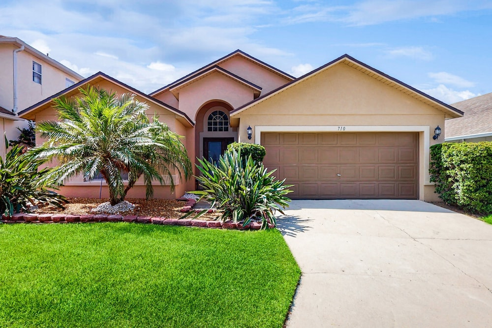 Big & Beautiful Home Close to Theme Parks W/fast Wifi, Private Patio & Pool + AC