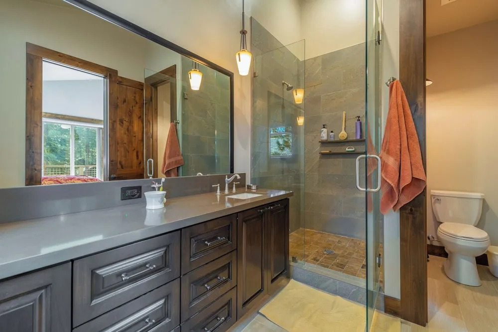 4BR Home w/ 2 Decks, Near Lake & Ski Resorts