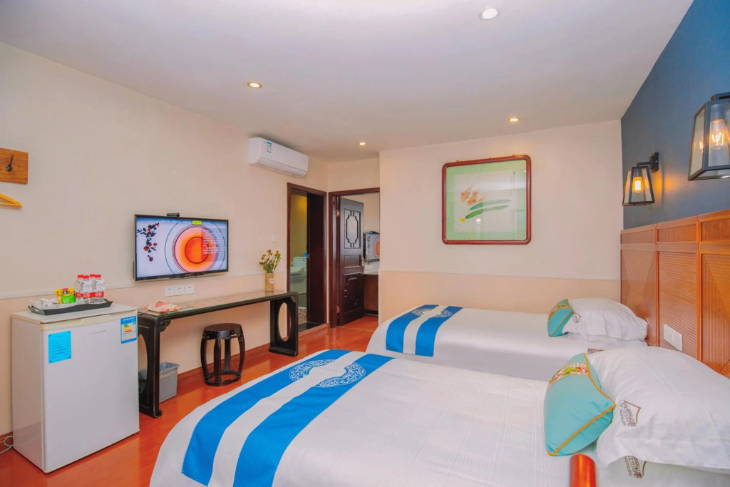 Wenjun Courtyard Hotel Chengdu ,English-Speaking , Pick-up Service ,Laundry Service , Local Tours