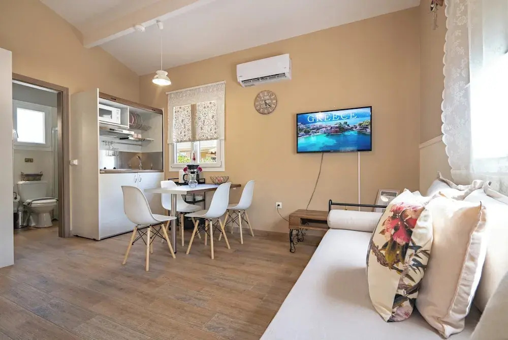 Olympias Apartments by Traser