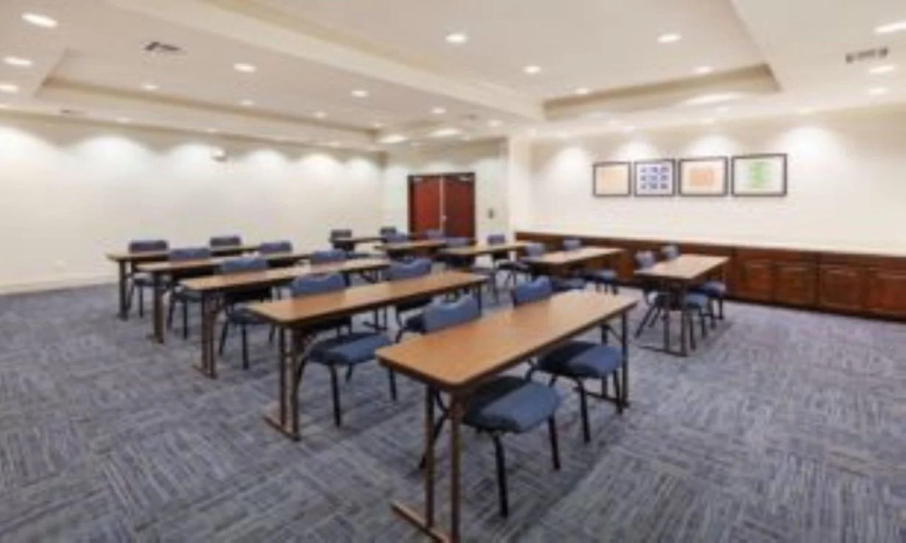 Holiday Inn Express Hotel & Suites Livingston by IHG