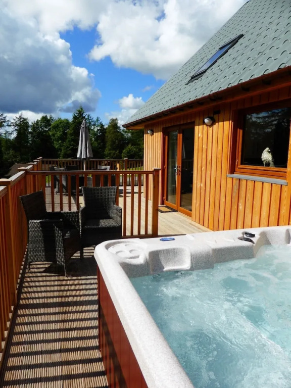 Lord Galloway 31 with Hot Tub