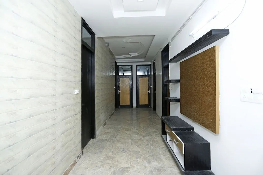 Capital O 8481 Le Tara Residency