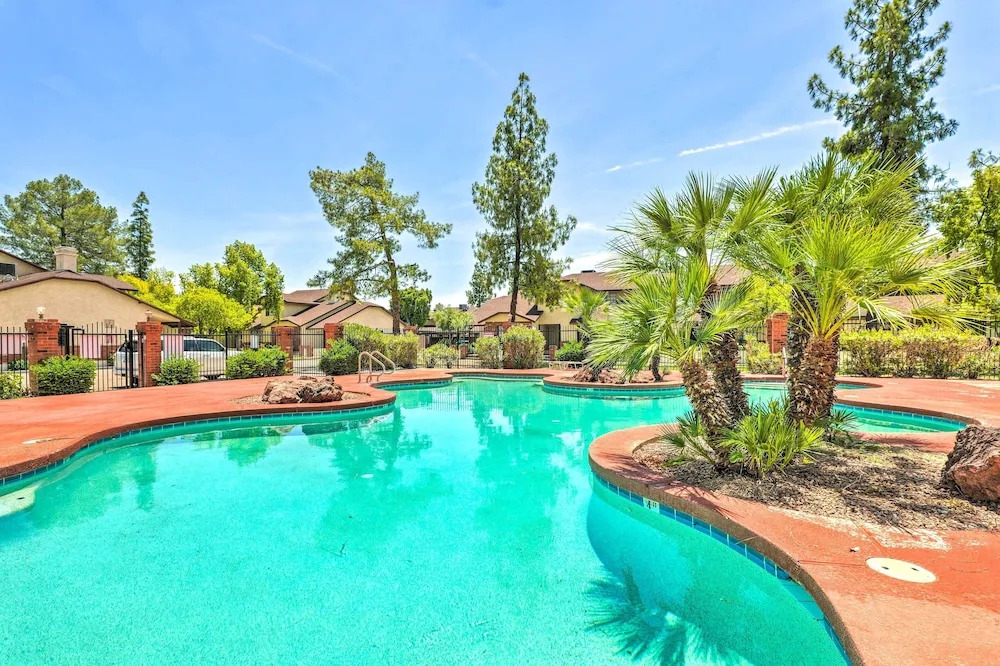 Gilbert Townhome w/ Easy Access to Phoenix!