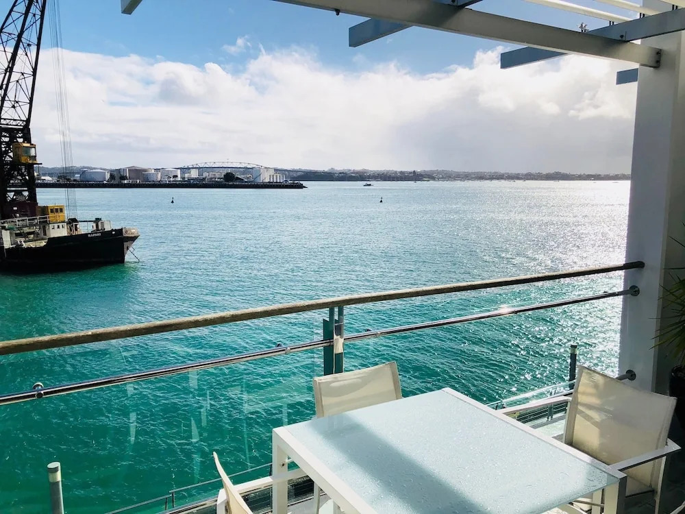 1BR Princes Wharf Seaview Apartment