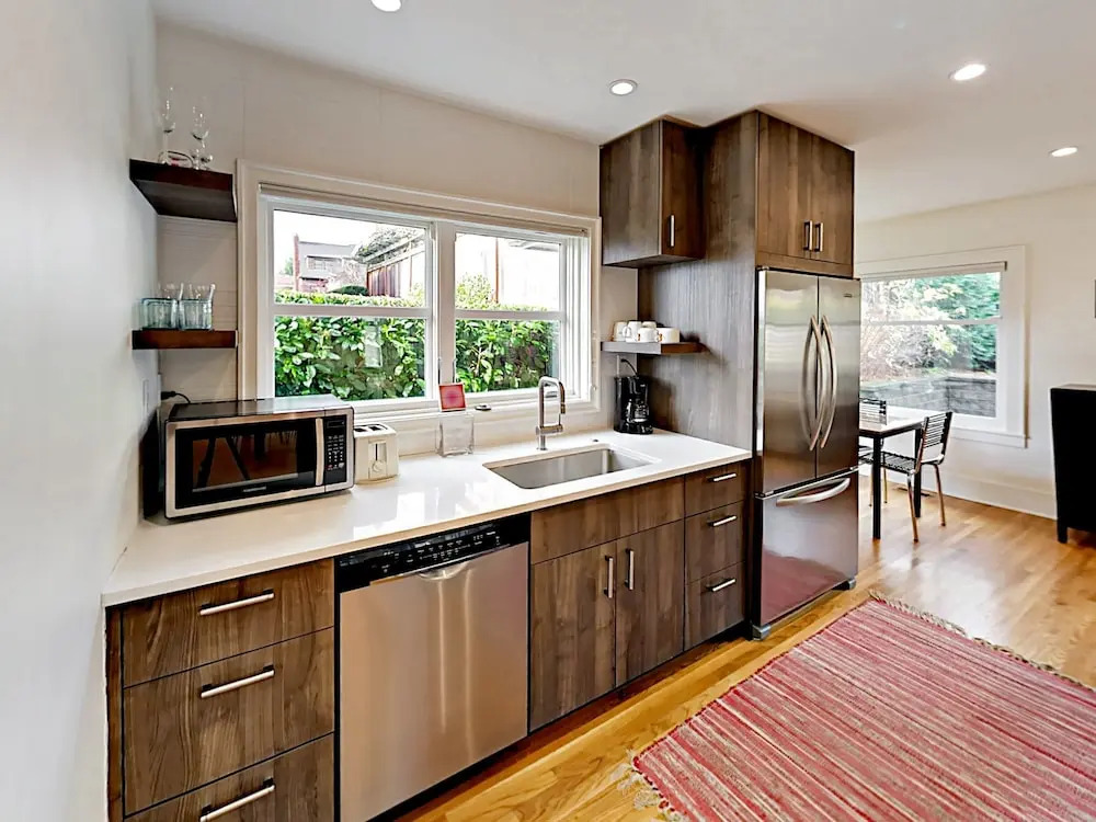 Chic Seattle Queen Anne  W/view 3 Bedroom Home