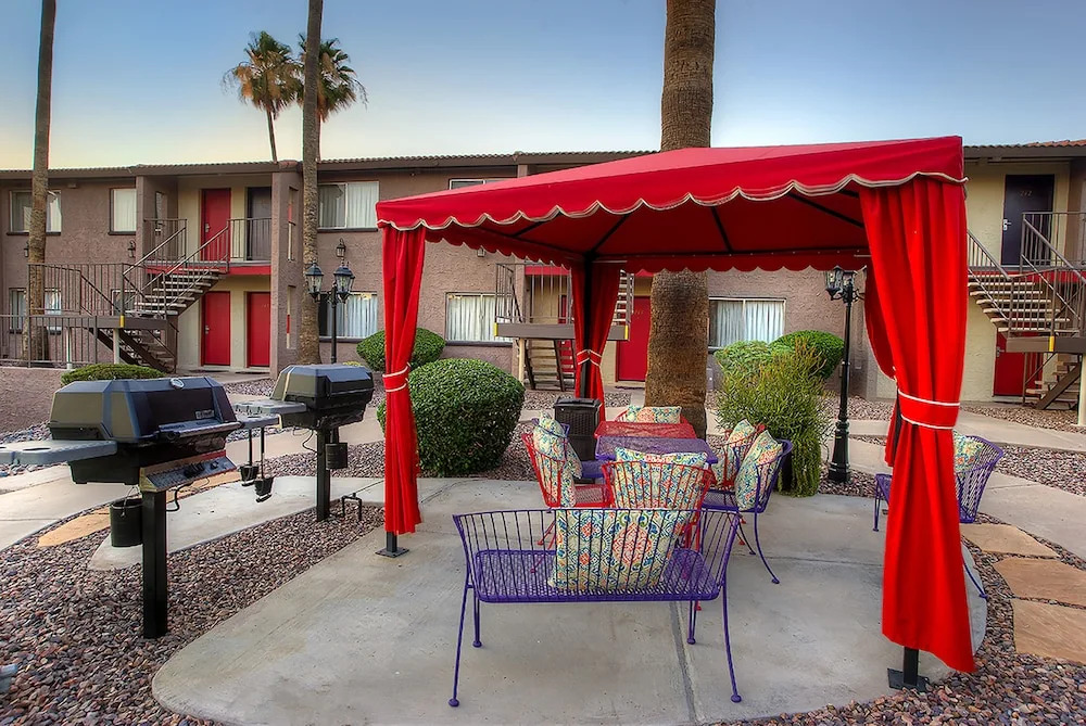 145 Fully Furnished 1BR Suite-Pet Friendly! by RedAwning