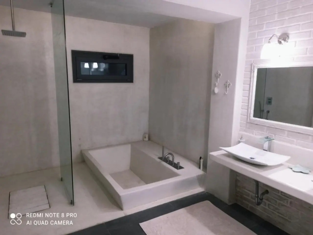 Stone suite