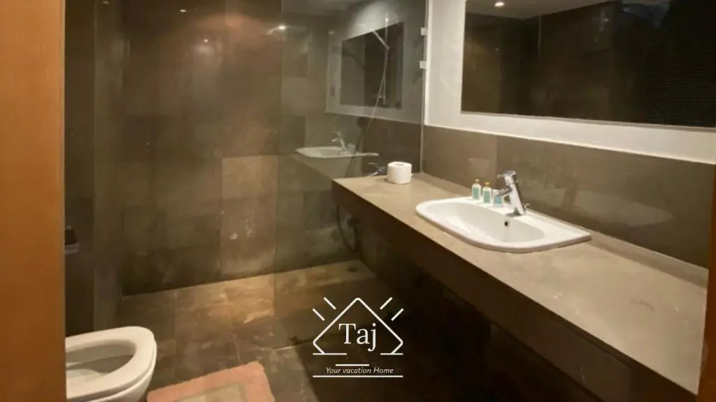 TAJ HOME, exotic ground 2 bedroom, pool, Scarab