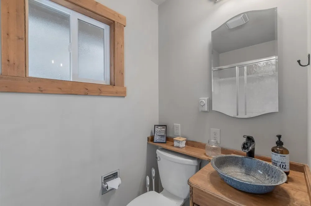 Trobele 3 Bedroom Home by NW Comfy Cabins by RedAwning
