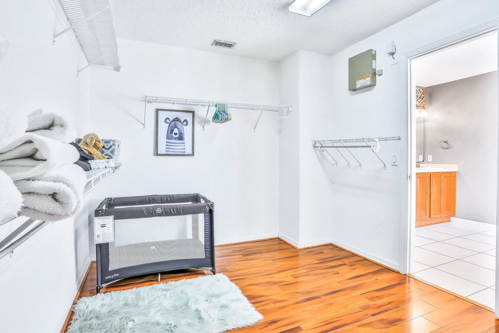 Dog-friendly Home w/ Private Hot Tub, High-speed Wifi, AC, Washer/dryer & Patio