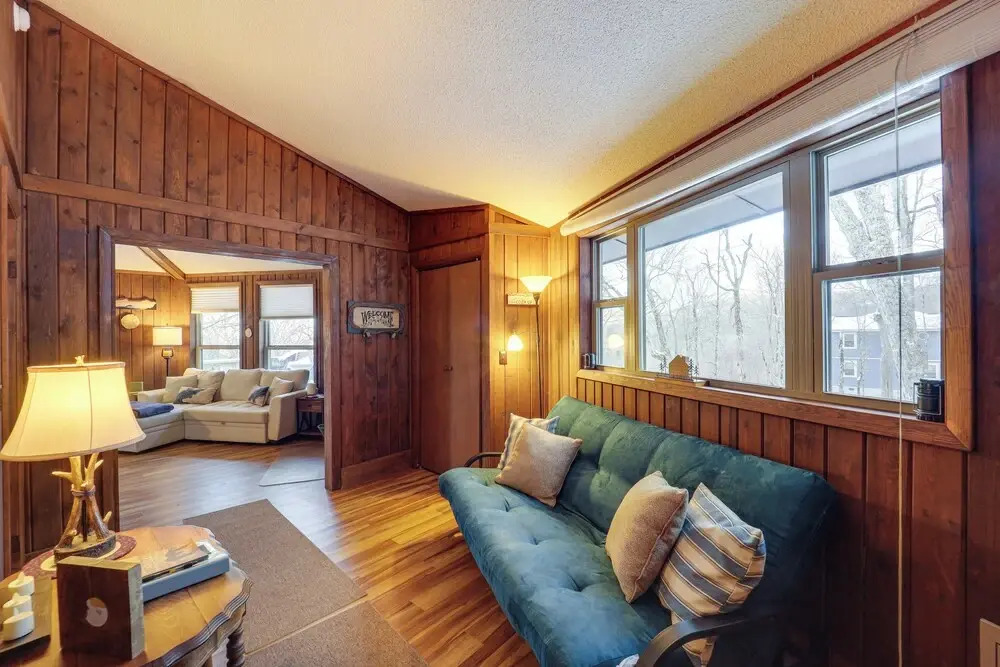 1/2 Mi to Skiing! Beech Mountain Cabin w/ Deck