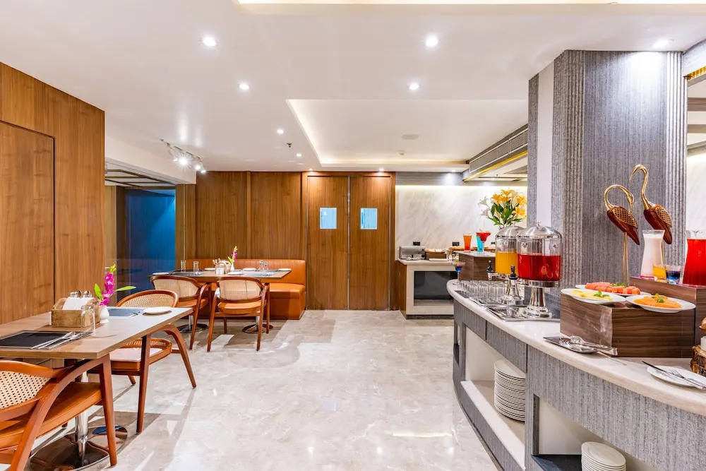 Regenta Inn Gurugram Sec-47 City Center