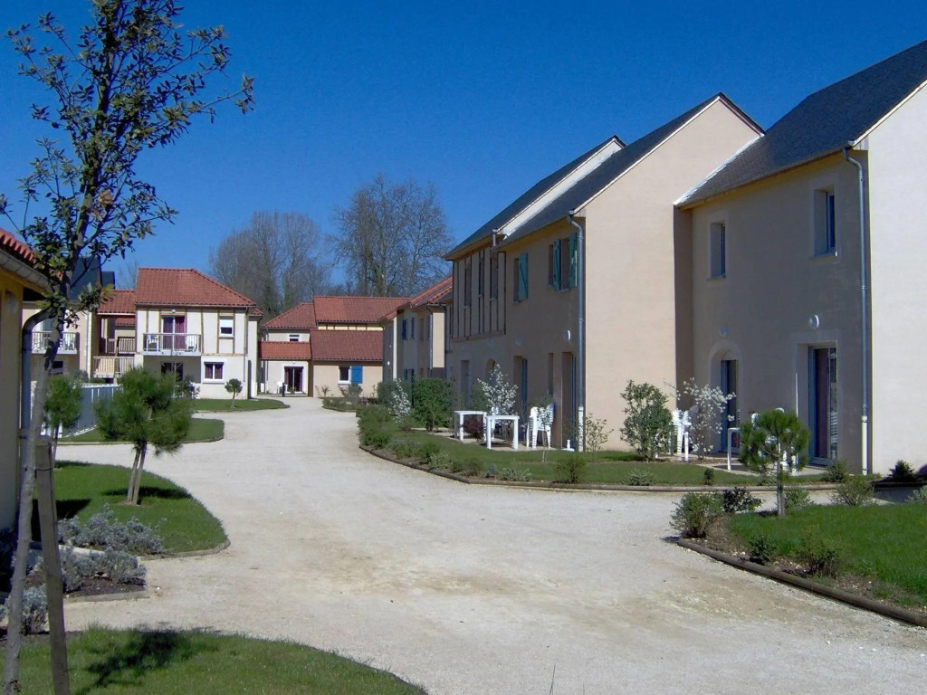 Colorful home in a castle-rich setting in Périgord