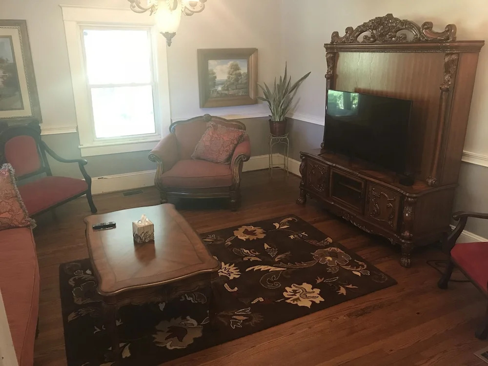 The Groome Inn