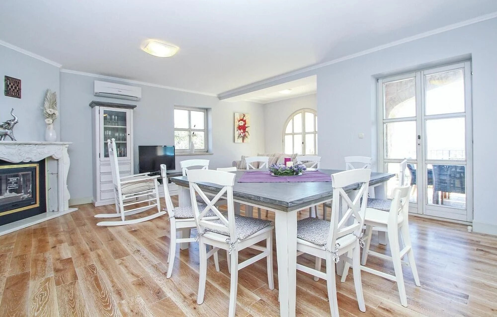 Nice Home In Malinska