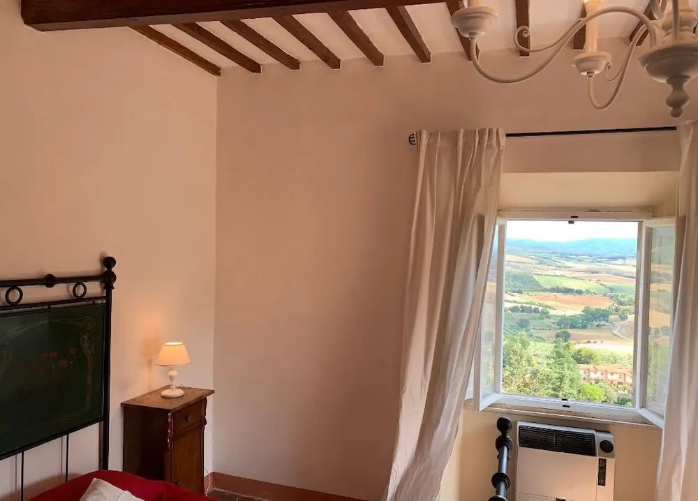 Casa Cerboneschi B&B in a medieval village with Panoramic Tuscan Hills
