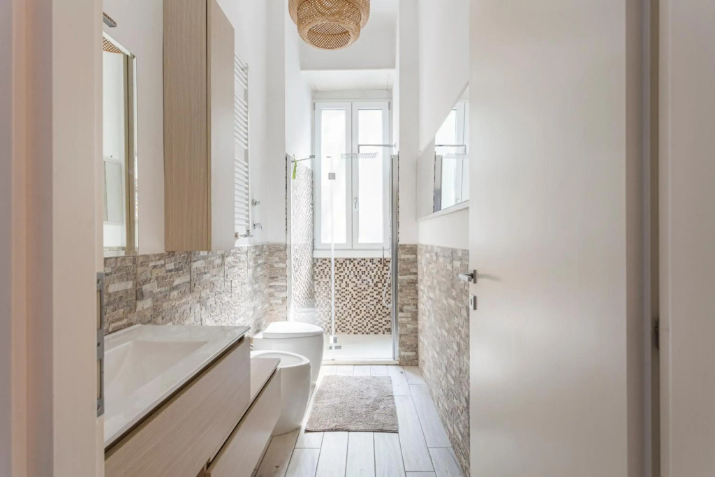 Wide and Bright Apartment next to metro station - Pacini