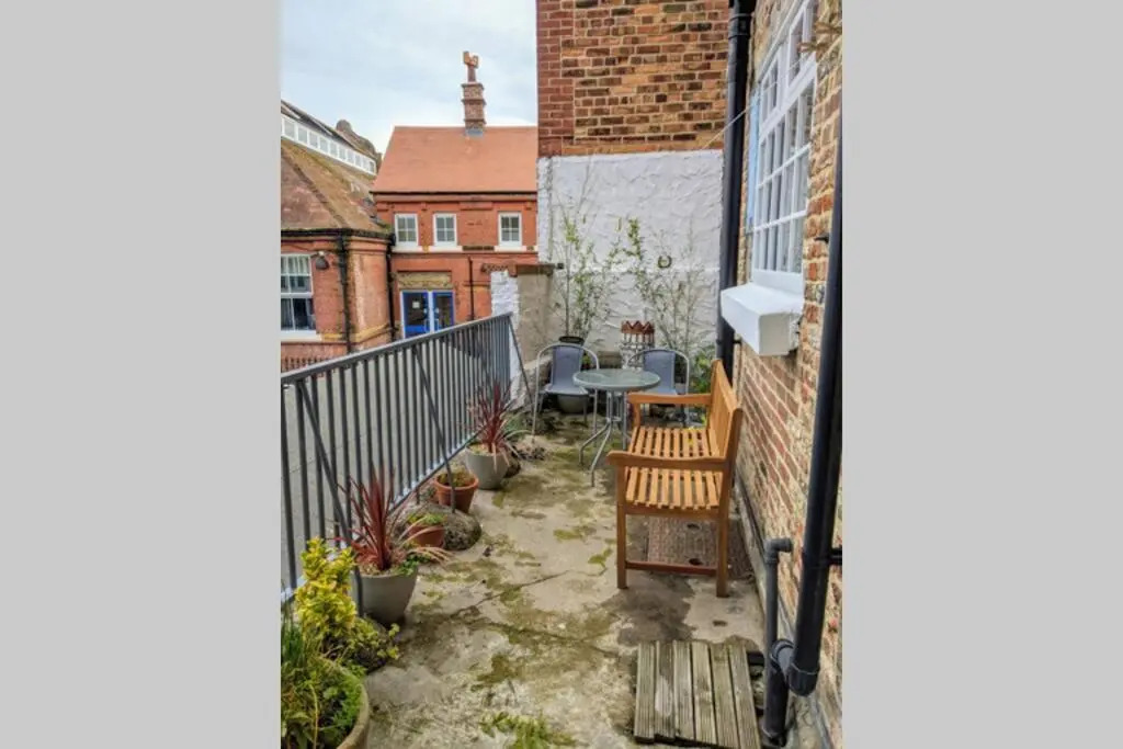 200 year old large townhouse with sea views