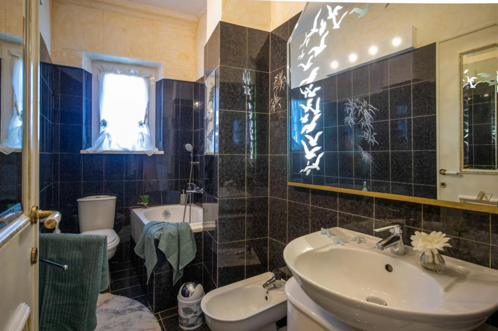 Three-room apartment with sunrise view from the sea-Mare In Vista