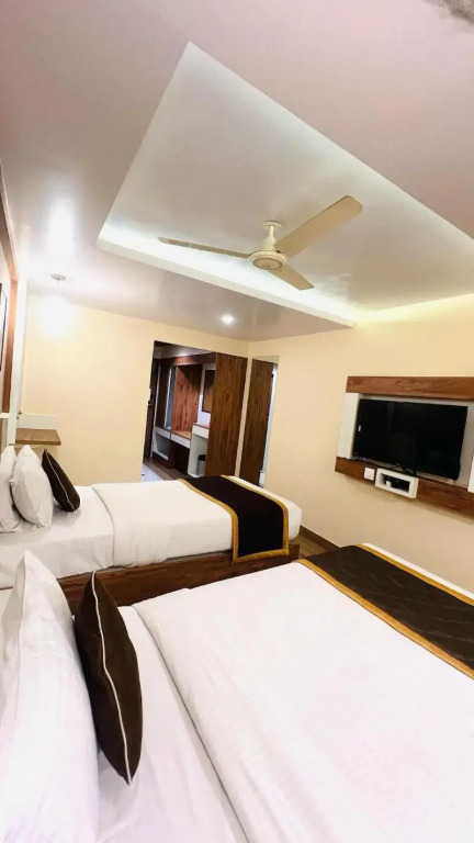 Hotel Monarch International