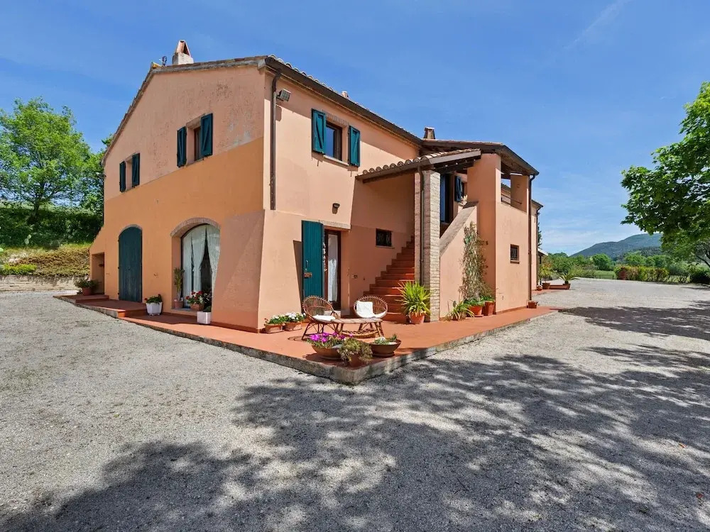 Traditional Villa in Varano With Private Garden