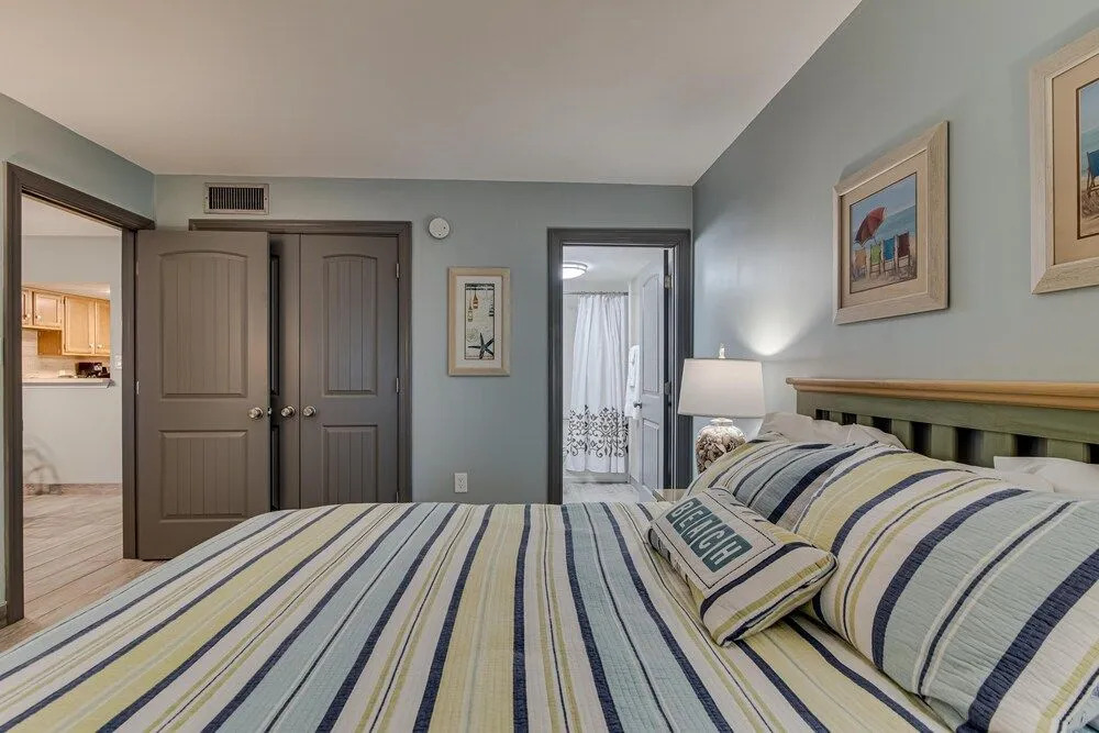 Gulf Tower 8b 2 Bedroom Condo by RedAwning