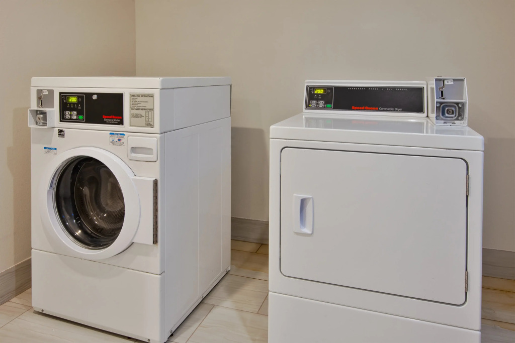 Holiday Inn Express Hotel & Suites Warrenton by IHG