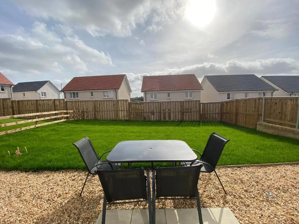 Luxury 4 bed detached 3 beds