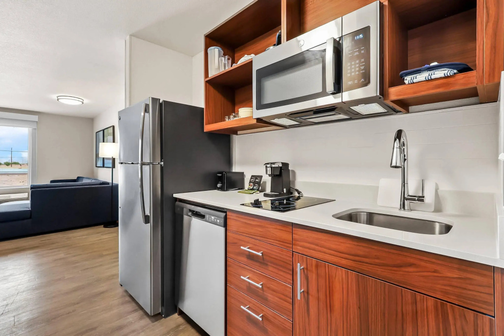 Everhome Suites El Paso Airport Near Fort Bliss by Choice Hotels