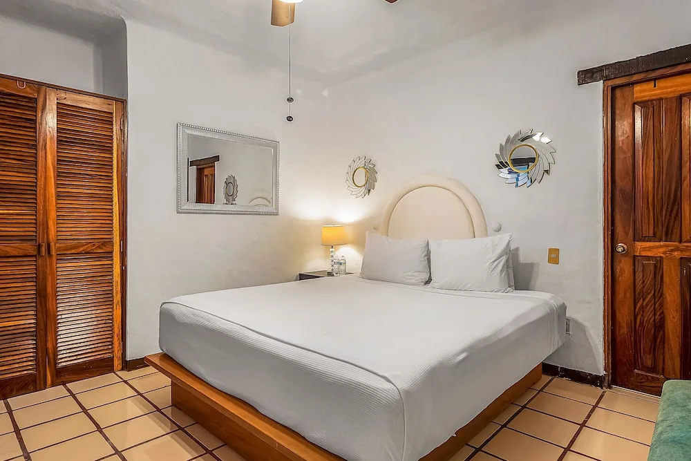 Cozy Apartment w/ Balcony, Pool Views, Free Wifi