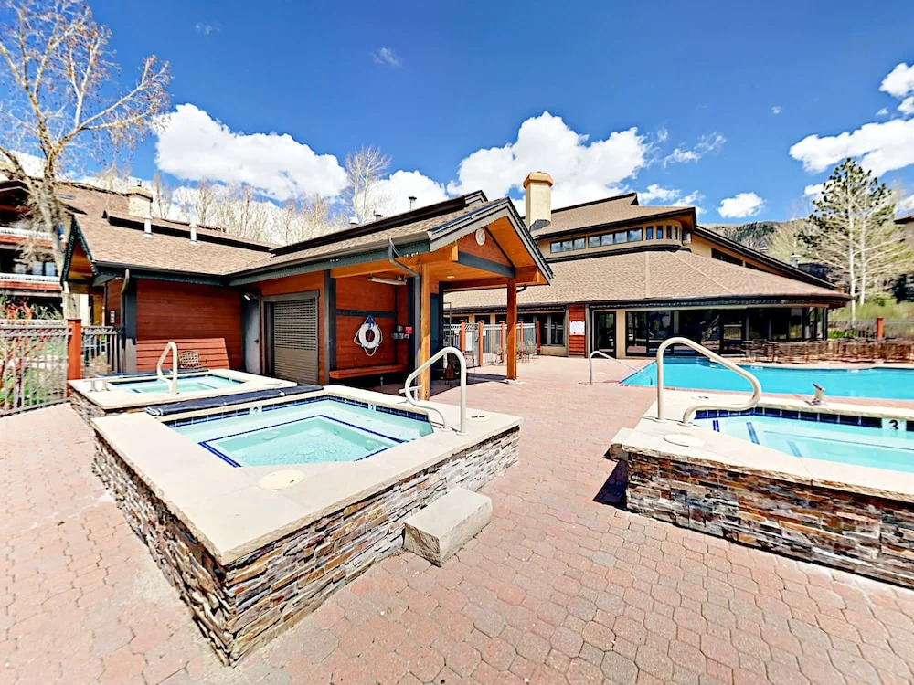 2800 Village Drive Condo Unit 1101 3 Bedrooms 3 Bathrooms Condo