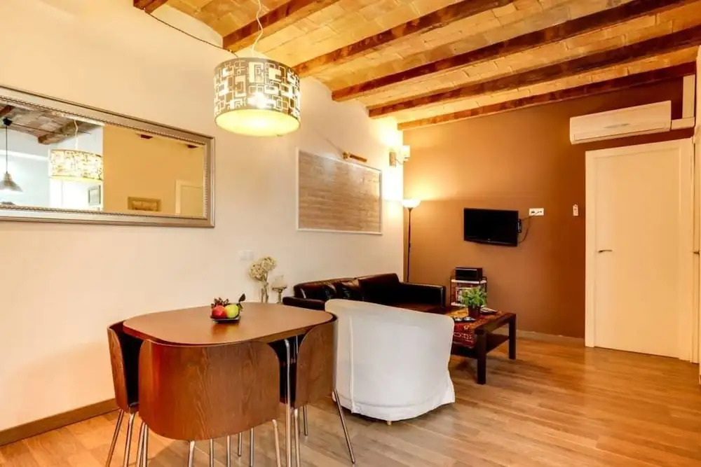 Modern 2 Bed Flat in Trendy Poble Sec