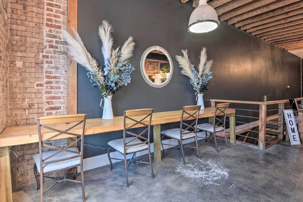 Upscale Loft in the Heart of Dtwn Springfield