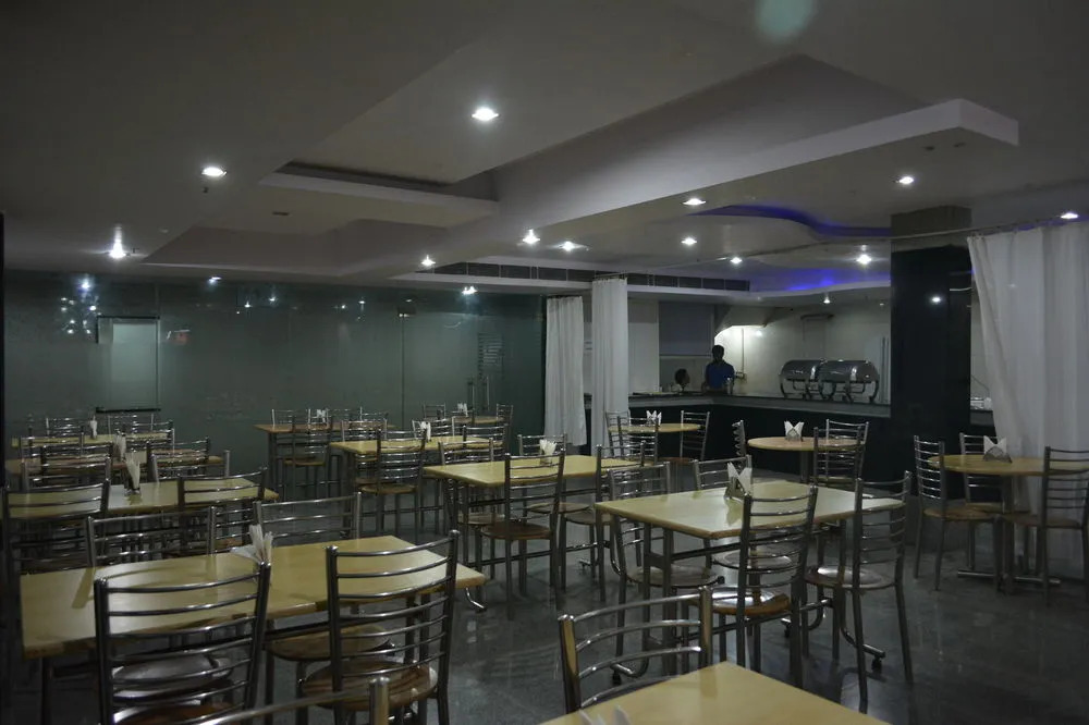 Hotel Breeze Inn