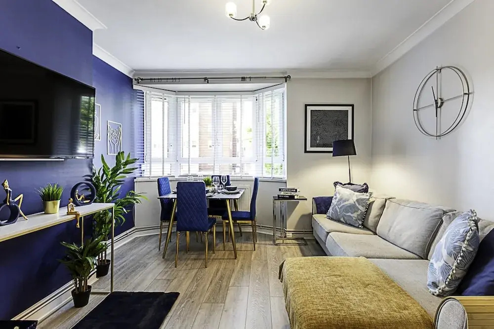Chic High Spec Apartment Near Central London