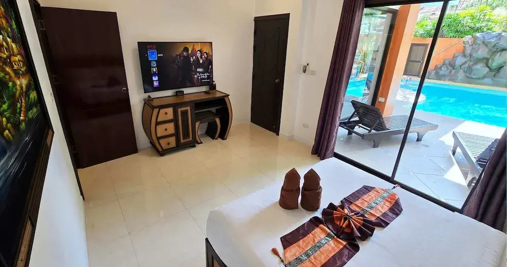 TUCHELAND Luxury Pool Villa Pattaya Walking Street