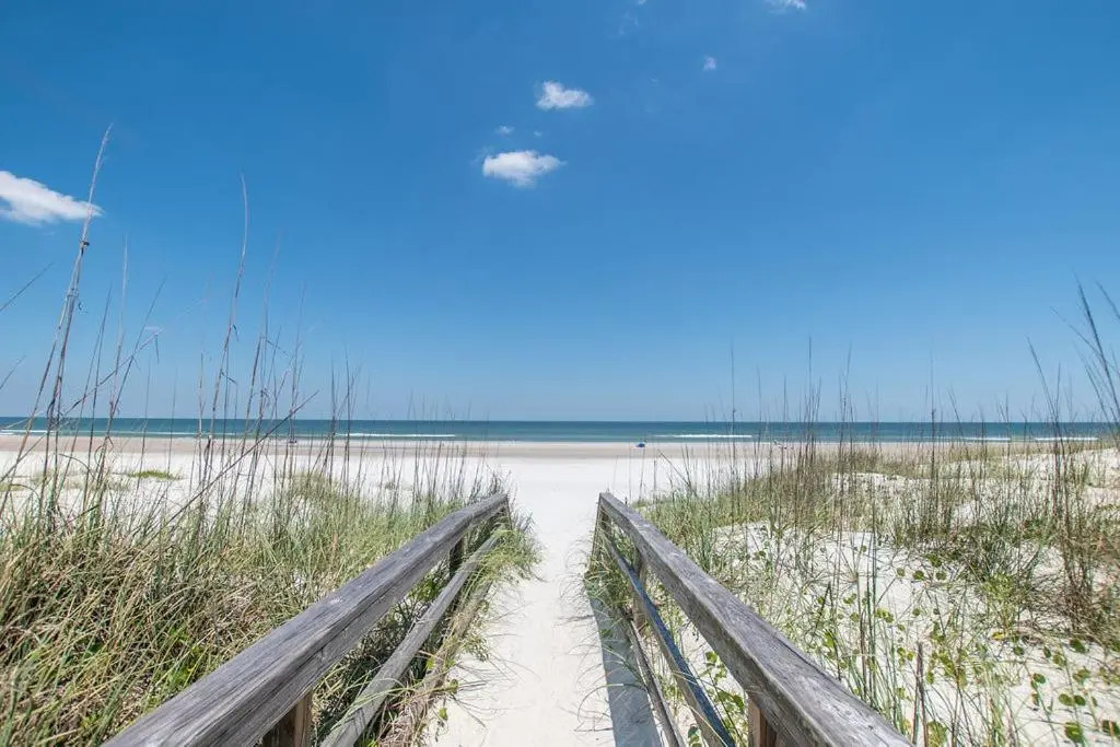 Bright, New Beach House -- 2 blocks to beach!