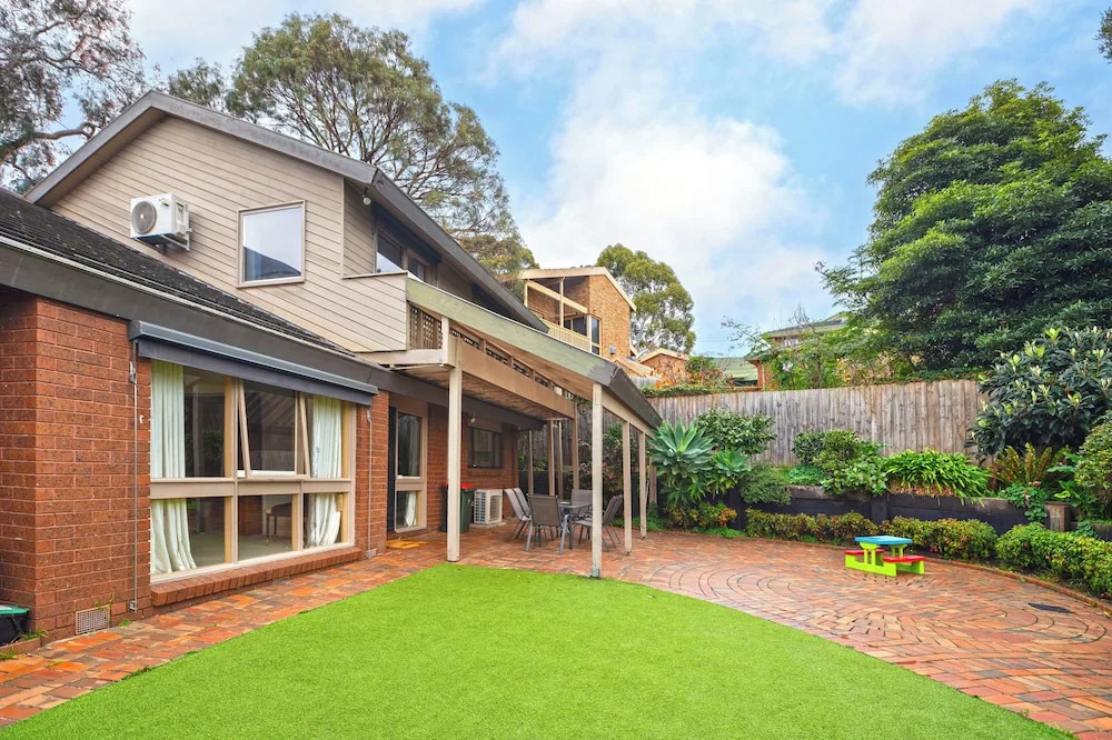 Stylish Retreat at Wheelers Hill 5BRM