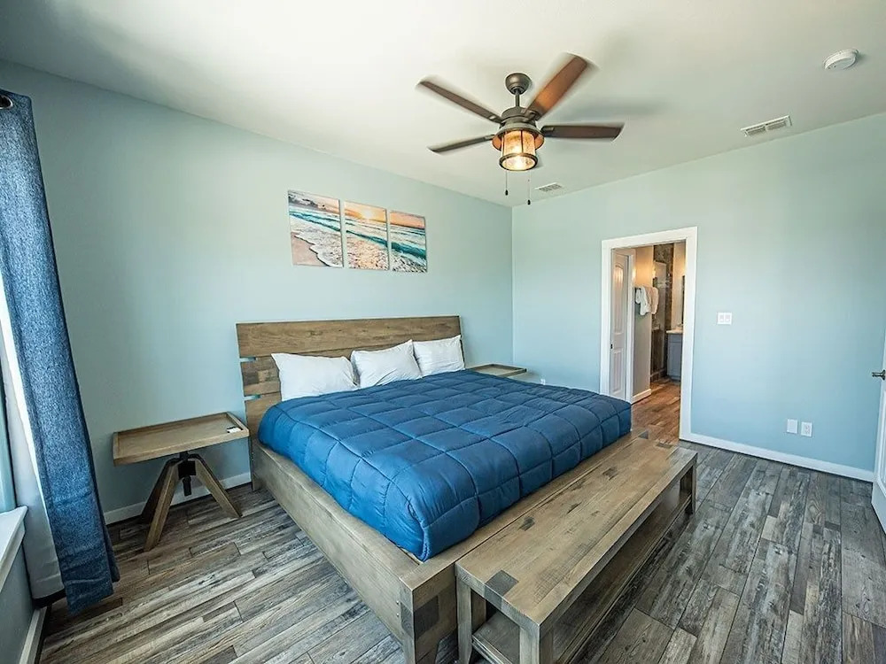 Big Blue - 4 Br Home